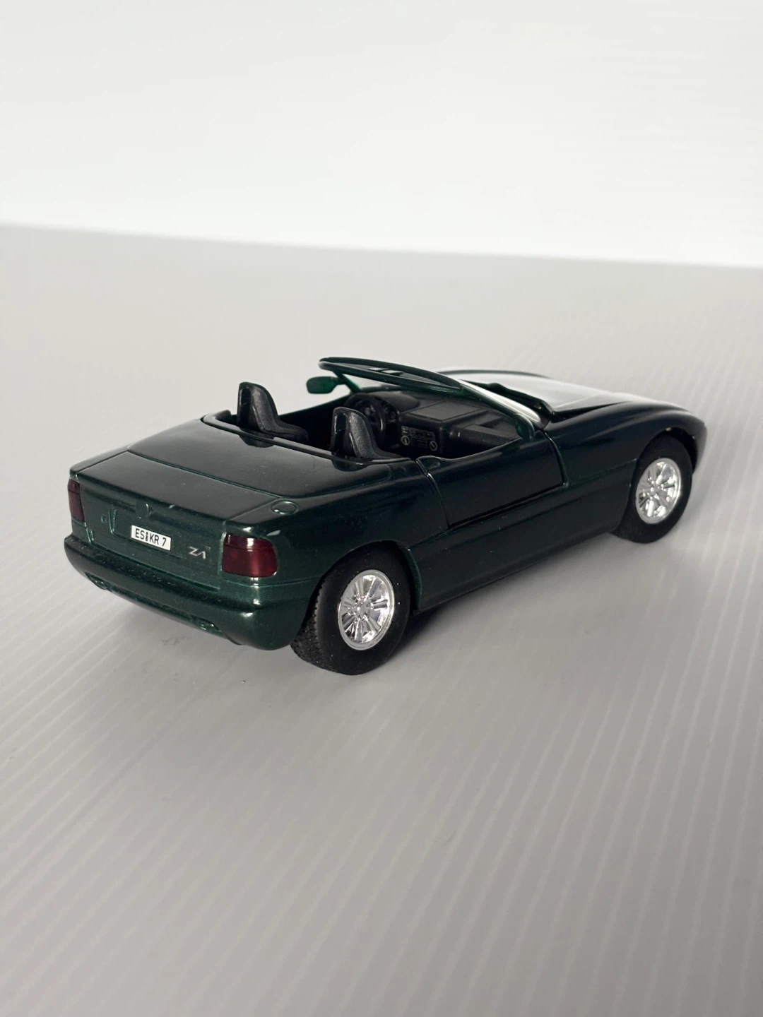 Vintage revell bmw z1 1:24 scale model car - photo 2