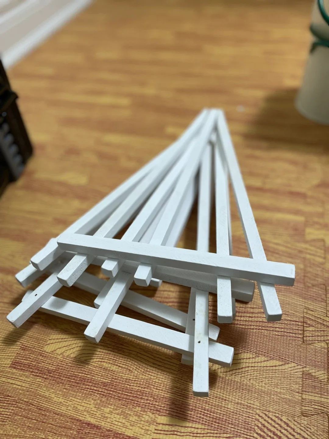 Mini Wooden Easels - Set of 5 image indicator(2)