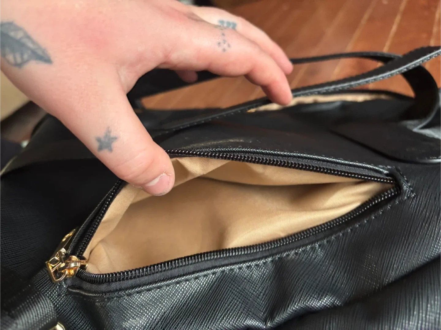 Black Leather Backpack image indicator(6)