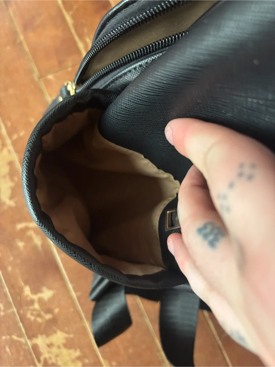 Black Leather Backpack image indicator(5)