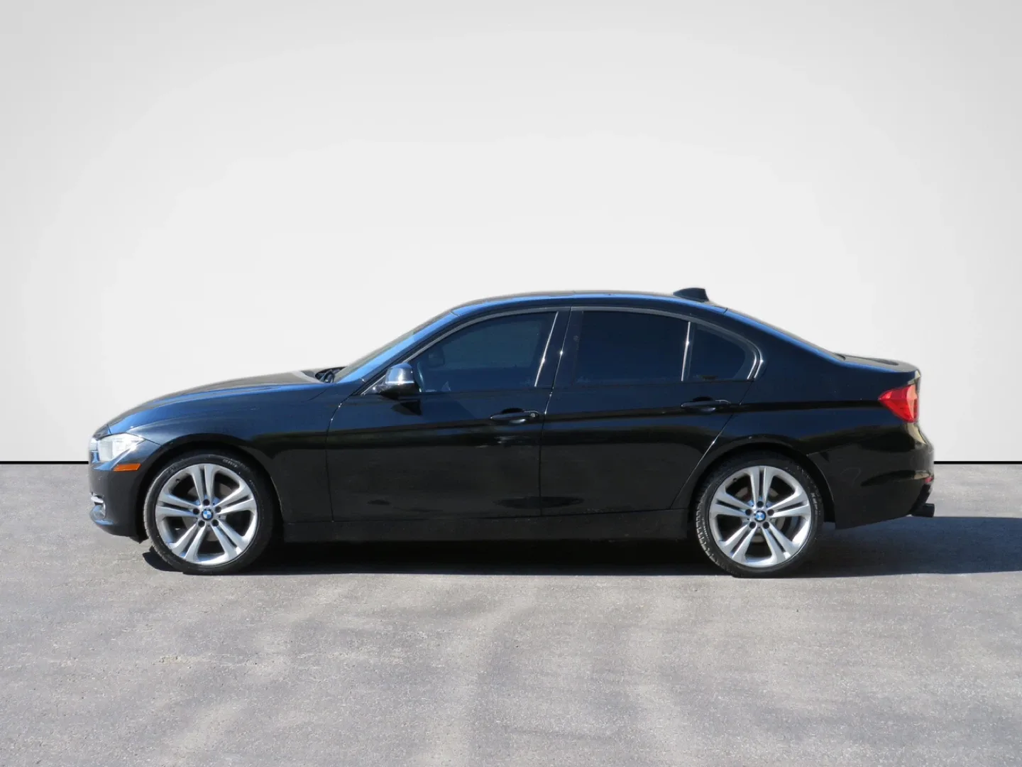 2015 BMW 328i xDrive Sedan - Black image indicator(5)