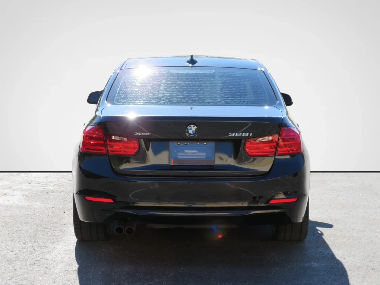 2015 BMW 328i xDrive Sedan - Black image indicator(3)
