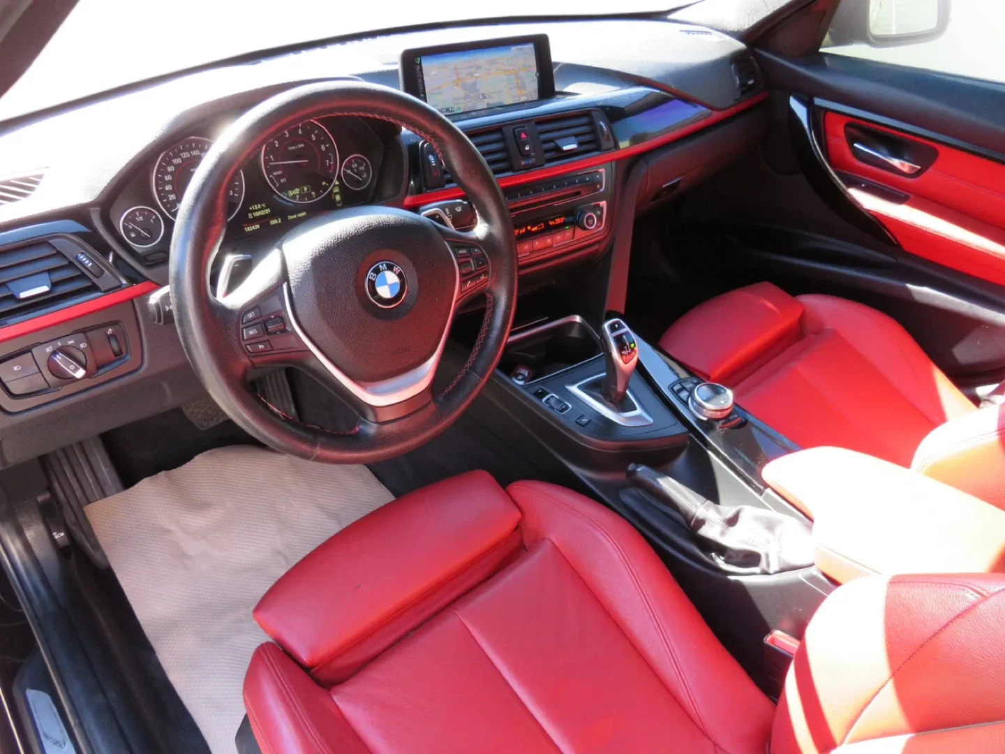 2015 BMW 328i xDrive Sedan - Black image indicator(6)