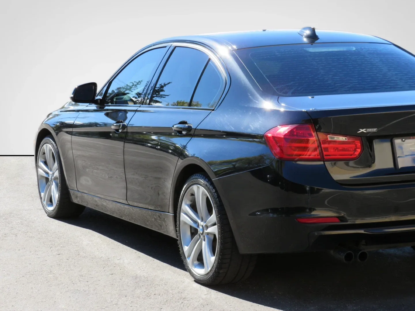 2015 BMW 328i xDrive Sedan - Black image indicator(4)