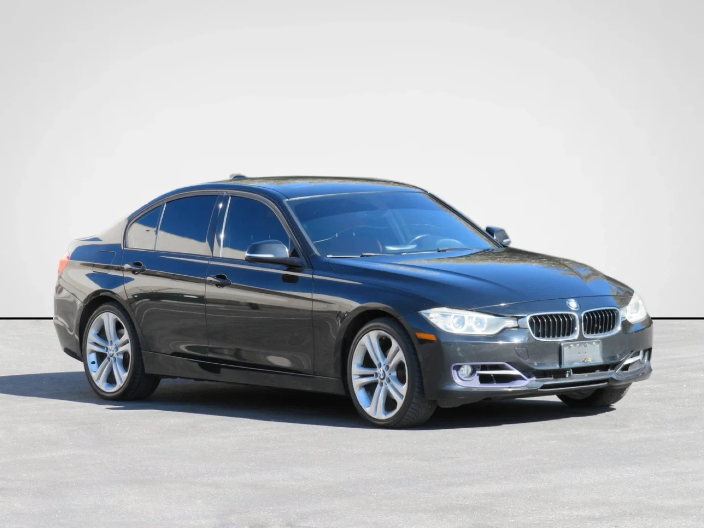 2015 BMW 328i xDrive Sedan - Black image indicator(2)