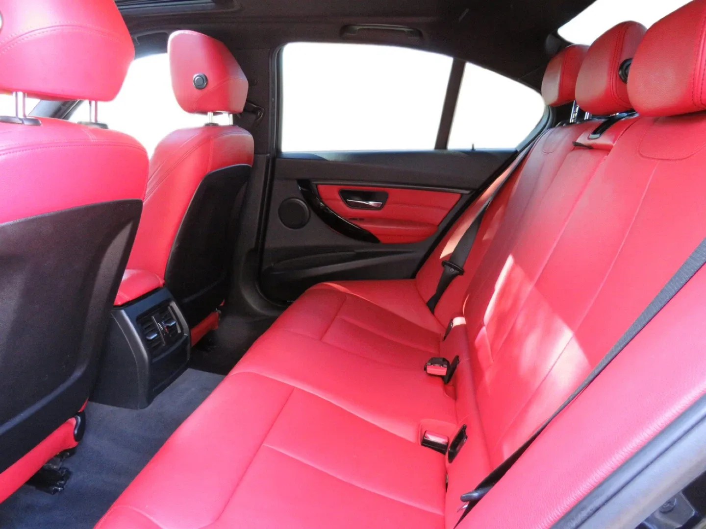 2015 BMW 328i xDrive Sedan - Black image indicator(9)