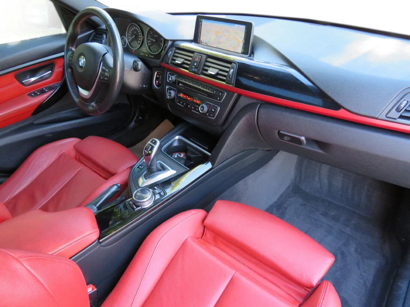 2015 BMW 328i xDrive Sedan - Black image indicator(10)