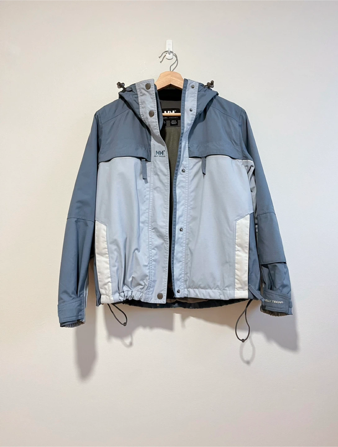 Brand New Women’s Helly Hansen Winter Jacket - photo 3