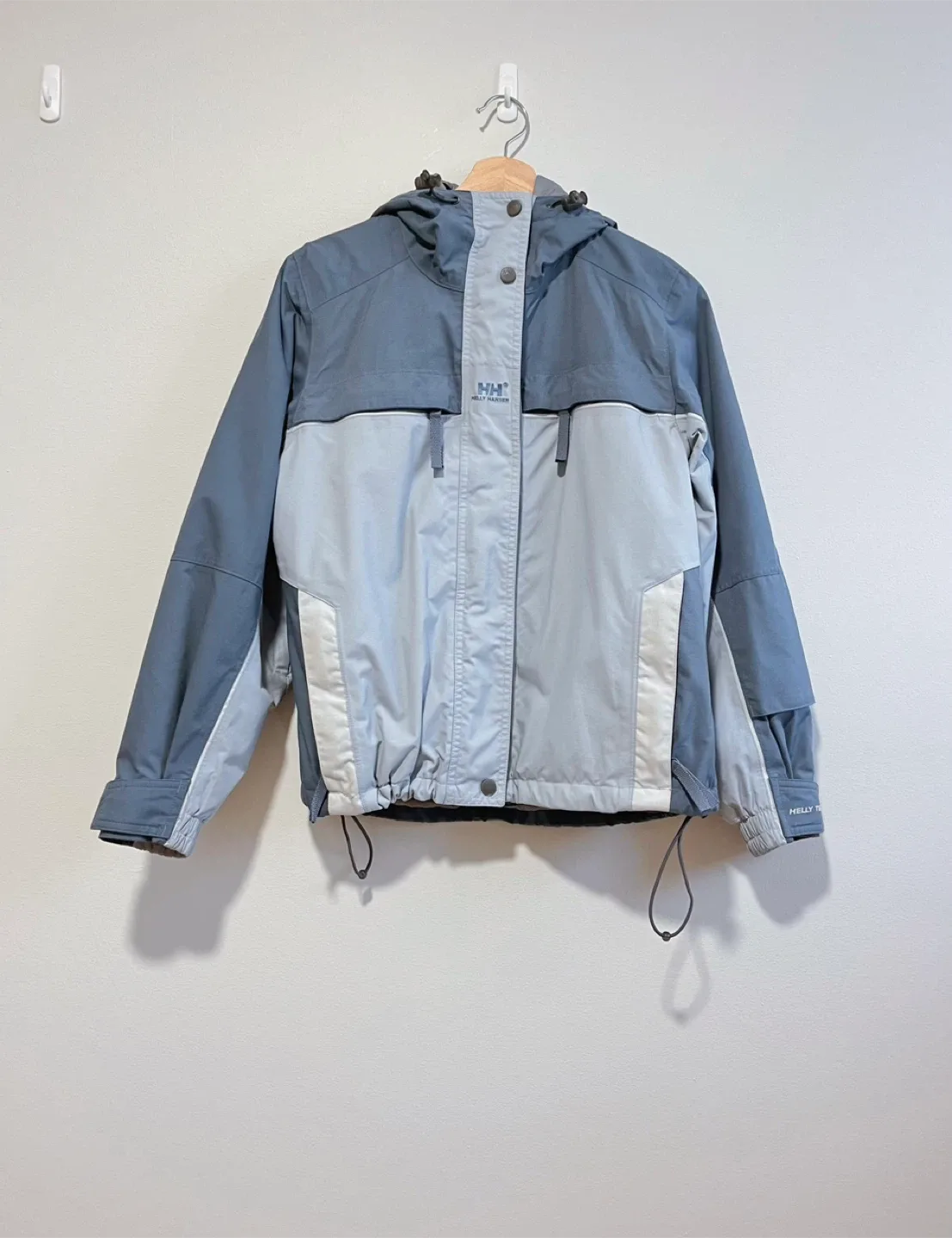 Brand New Women’s Helly Hansen Winter Jacket thumbnail