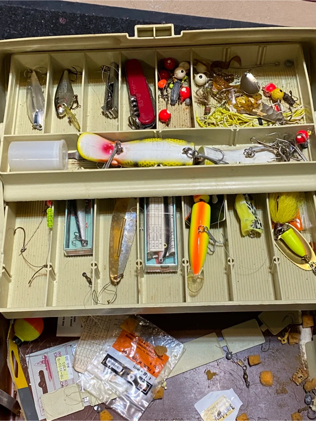 Fishing Tackle Box with Lures and Accessories image indicator(2)