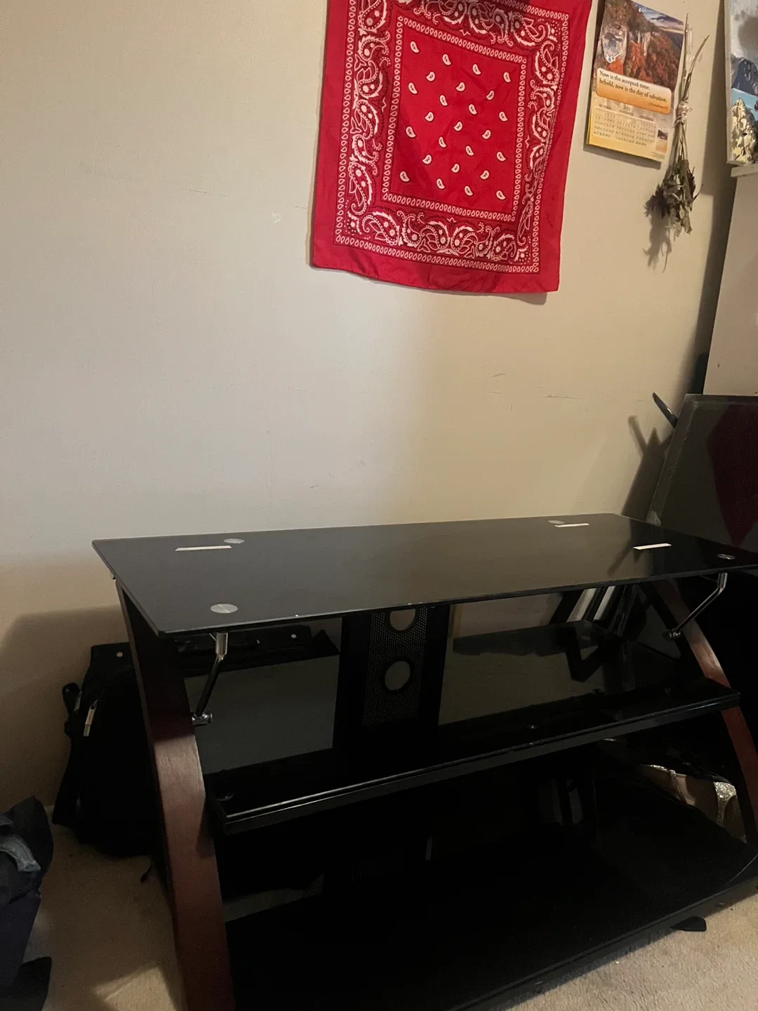 Black Glass TV Stand image indicator(2)