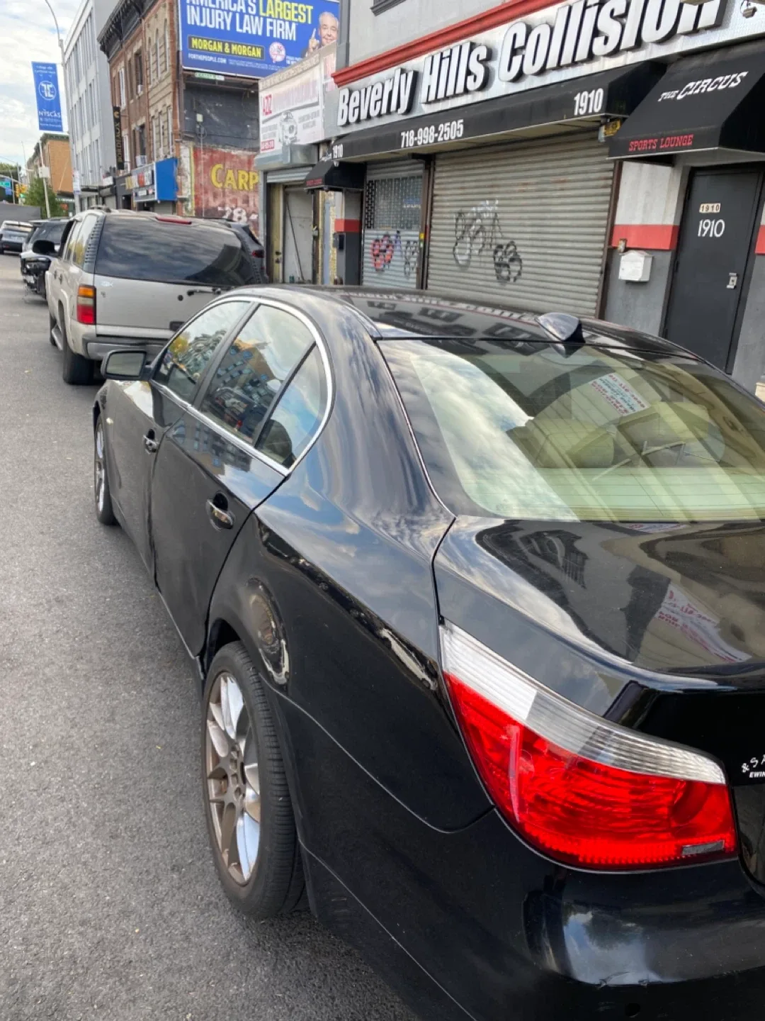 BMW 530xi Sedan - Black Exterior, Beige Interior thumbnail