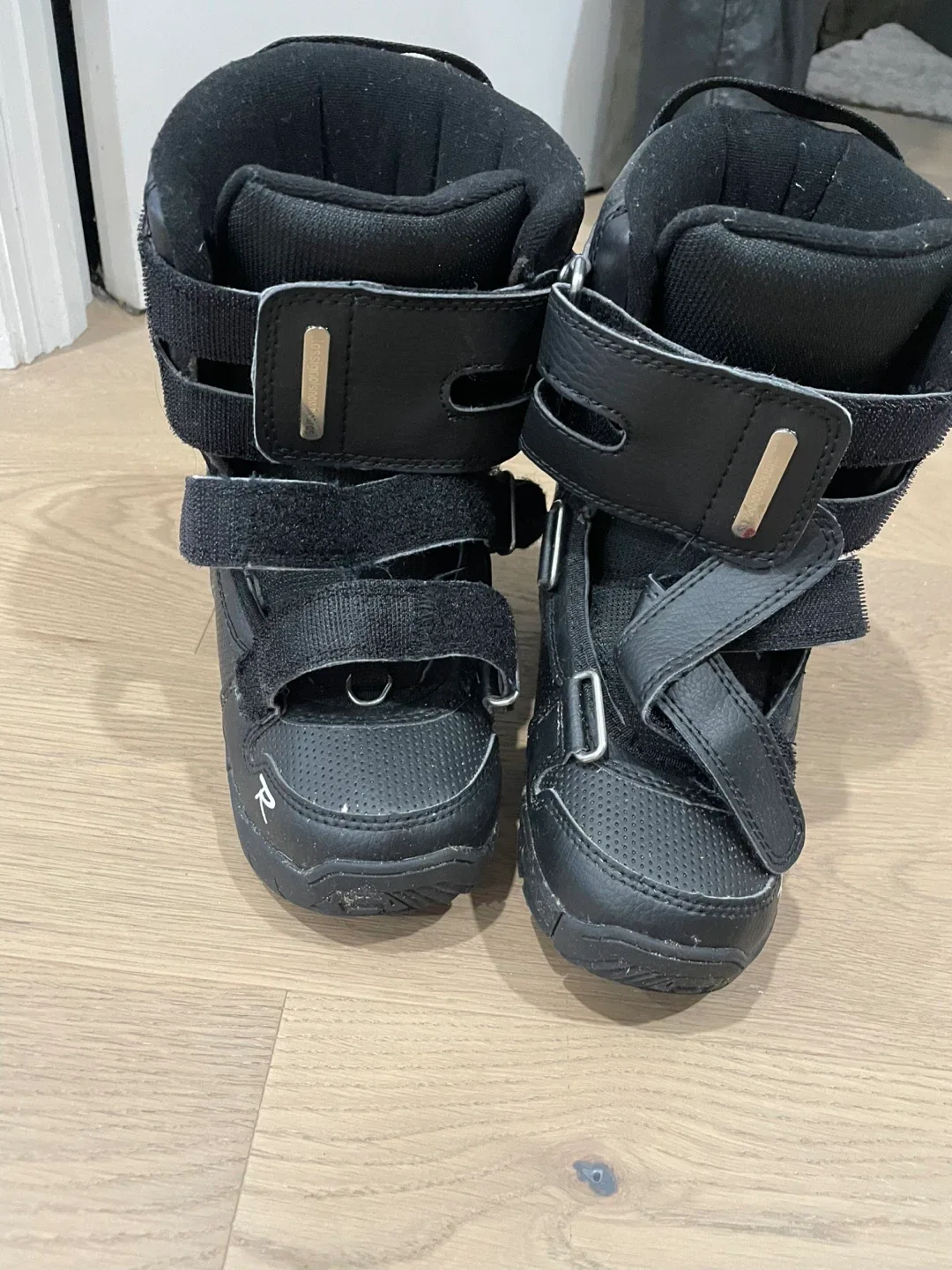 Ride Snowboard Boots - Size 3 image indicator(2)