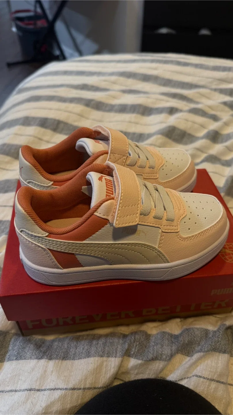 Puma Leather Kids Sneakers - New in Box image indicator(3)