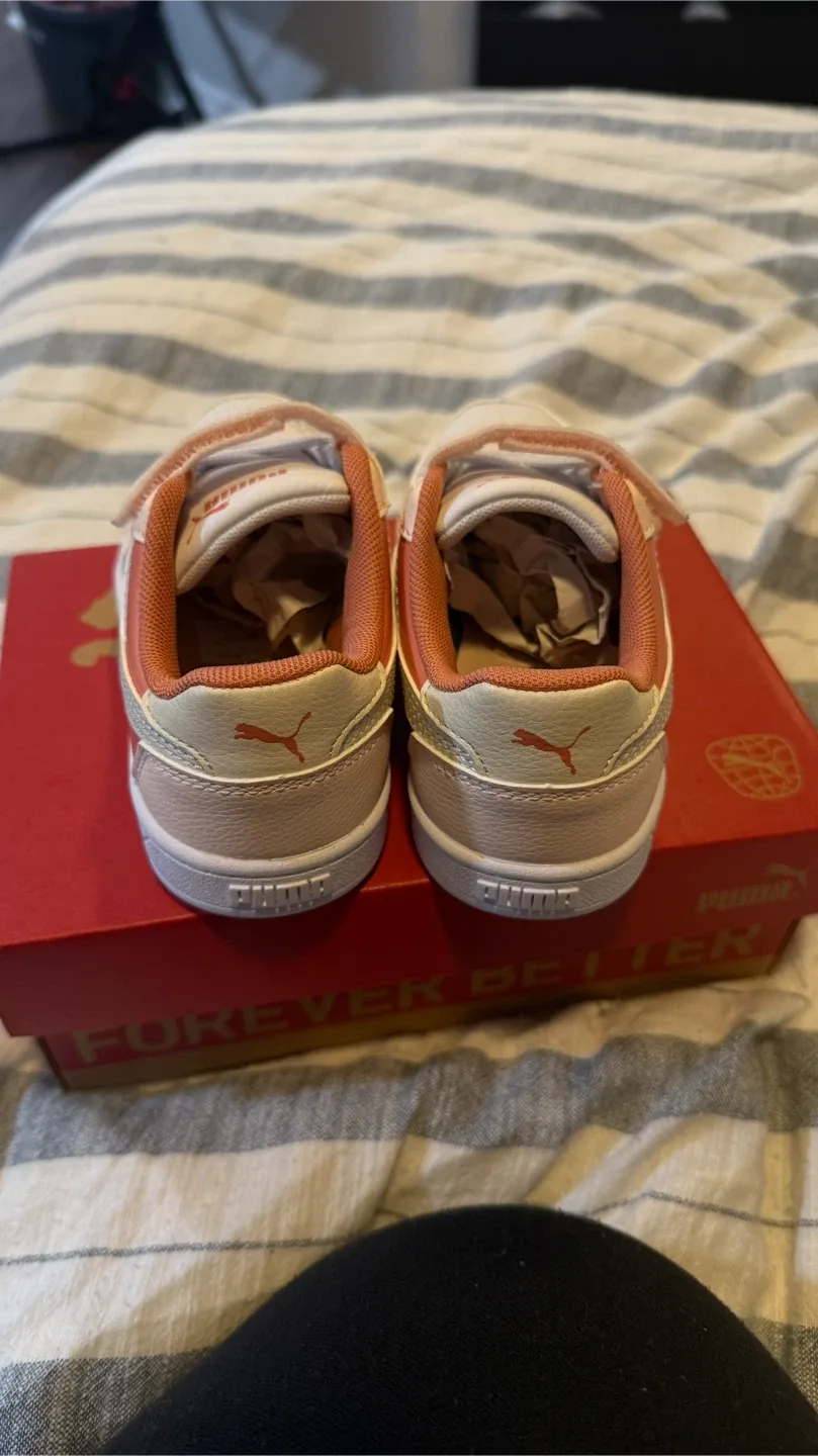 Puma Leather Kids Sneakers - New in Box image indicator(4)