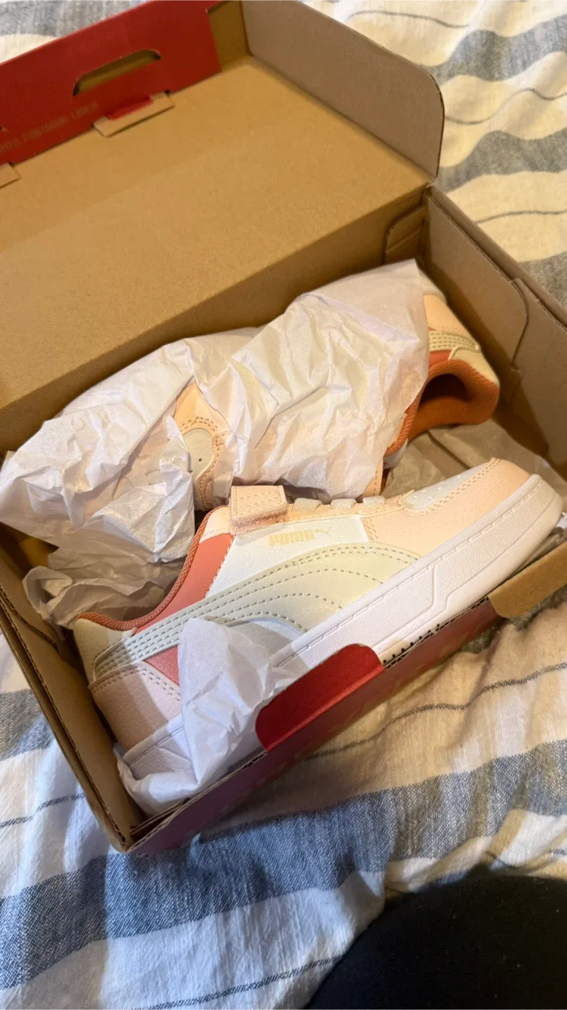 Puma Leather Kids Sneakers - New in Box image indicator(5)