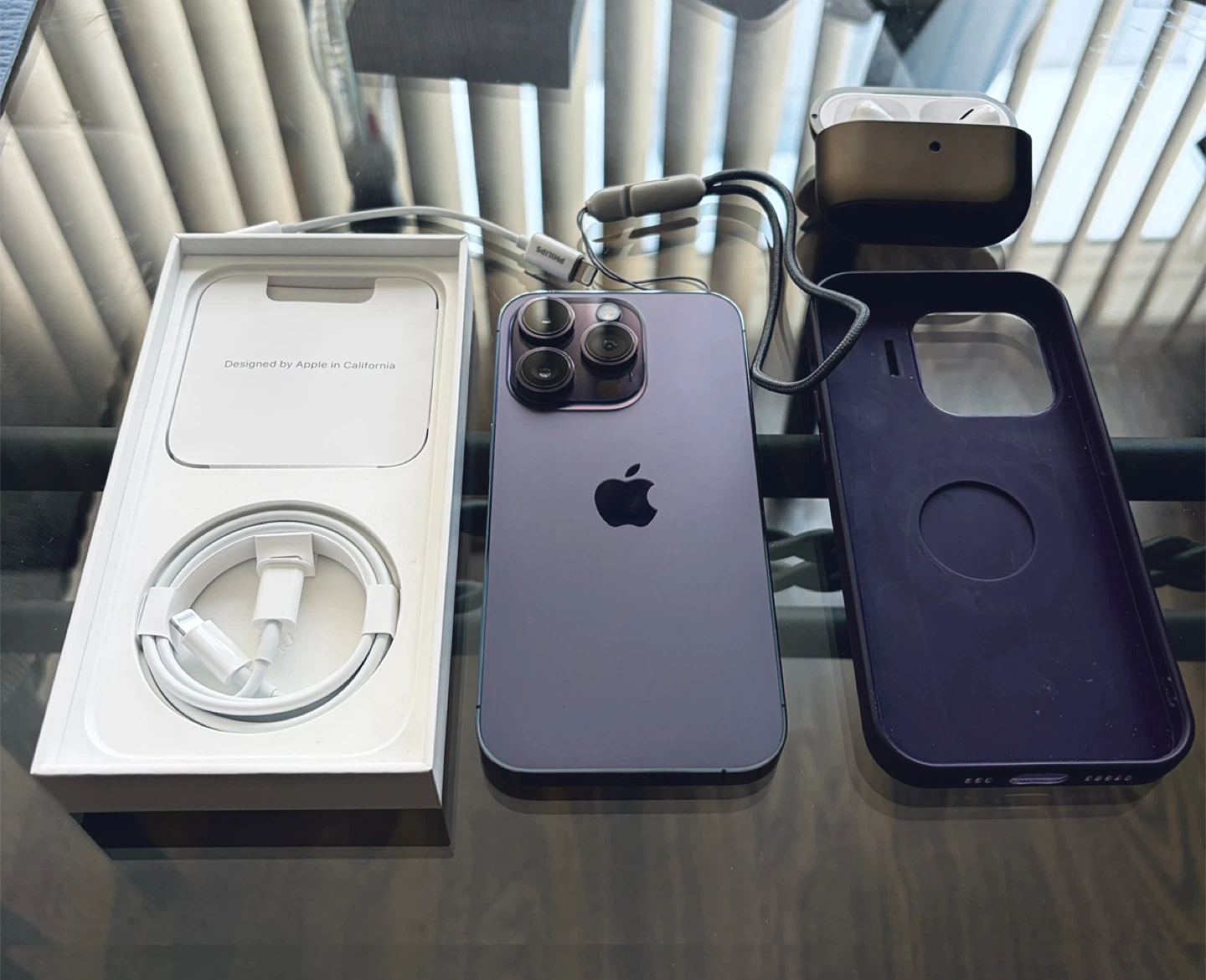 Apple iPhone 14 Pro, AirPods Pro & Case