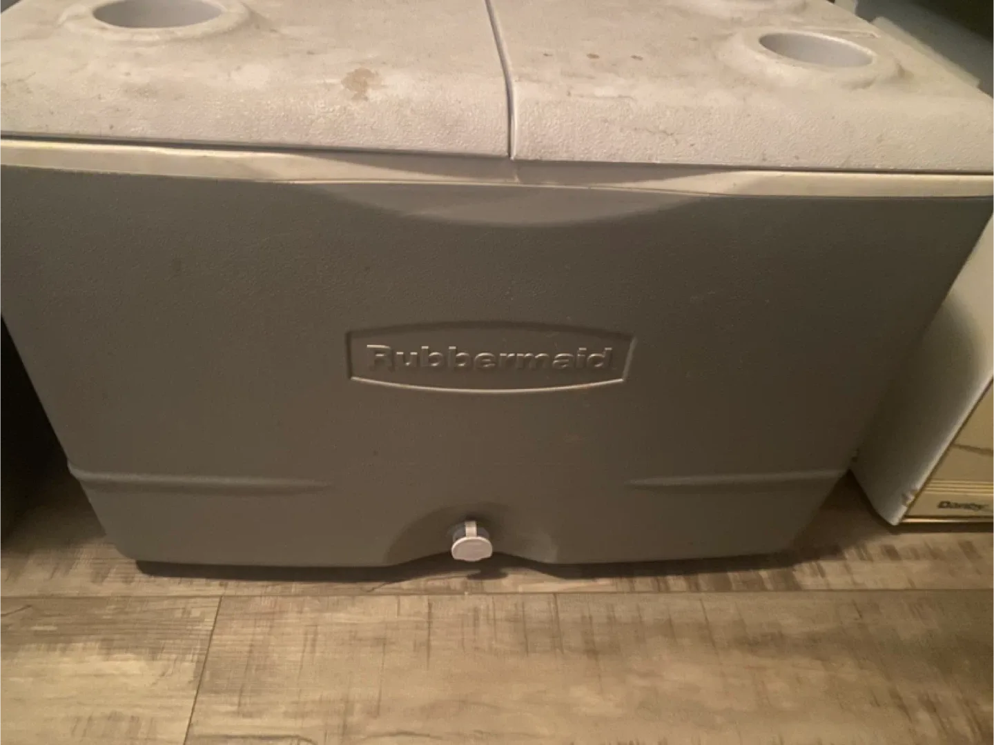 Rubbermaid Cooler