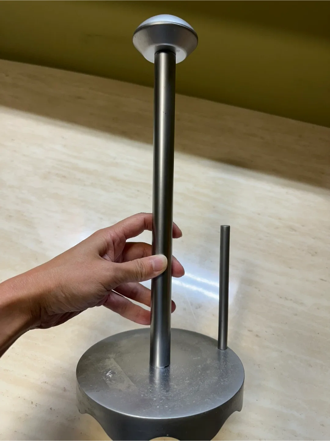 InterDesign Paper Towel Holder with heavy base - Satin Finish image indicator(2)