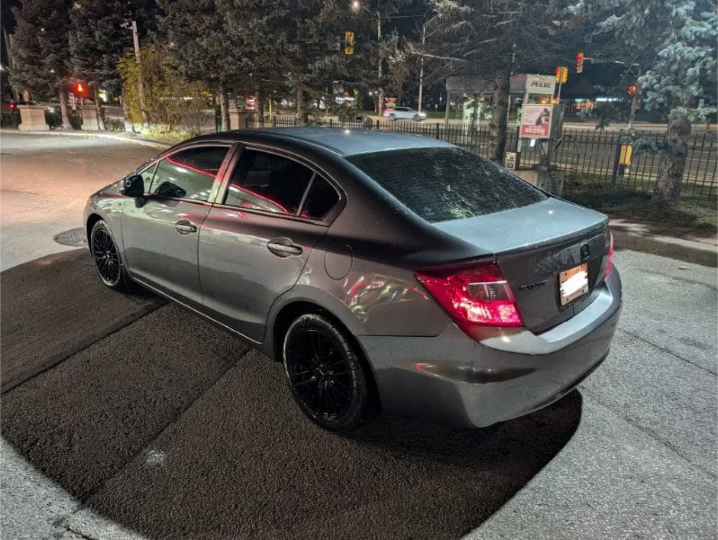 Honda Civic - Grey Sedan image indicator(4)