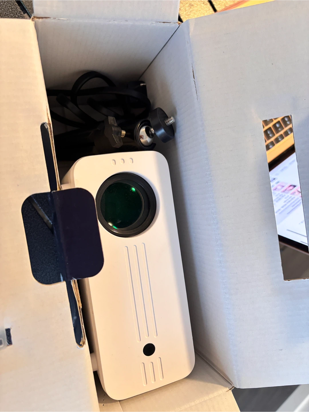 iZEEKER IPL310 WiFi Bluetooth Projector - photo 4