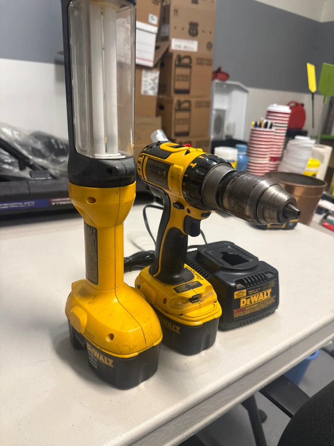 DeWalt DCD775 Cordless Hammer Drill & DC527 Area Light image indicator(2)