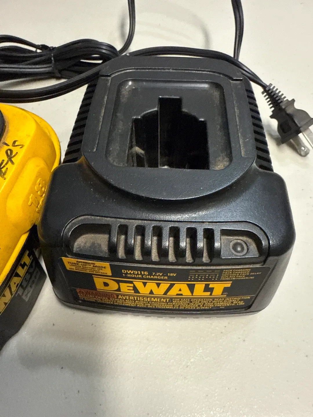 DeWalt DCD775 Cordless Hammer Drill & DC527 Area Light image indicator(5)