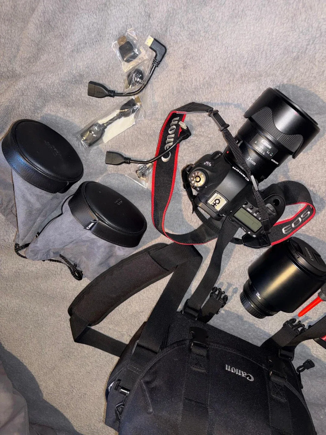 Canon EOS 5D Mark IV Camera Bundle thumbnail