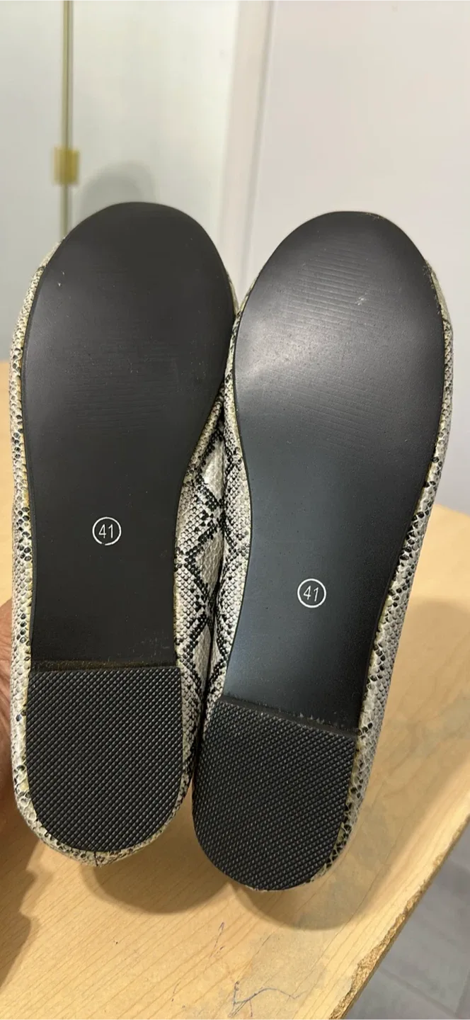 Tory Burch Snakeskin Flats Size 10 image indicator(5)