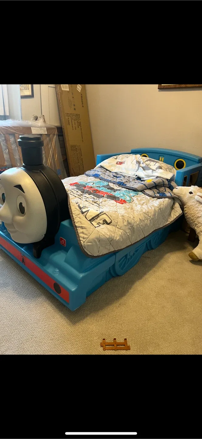 Thomas the Train Toddler Bed with Bedding image indicator(4)