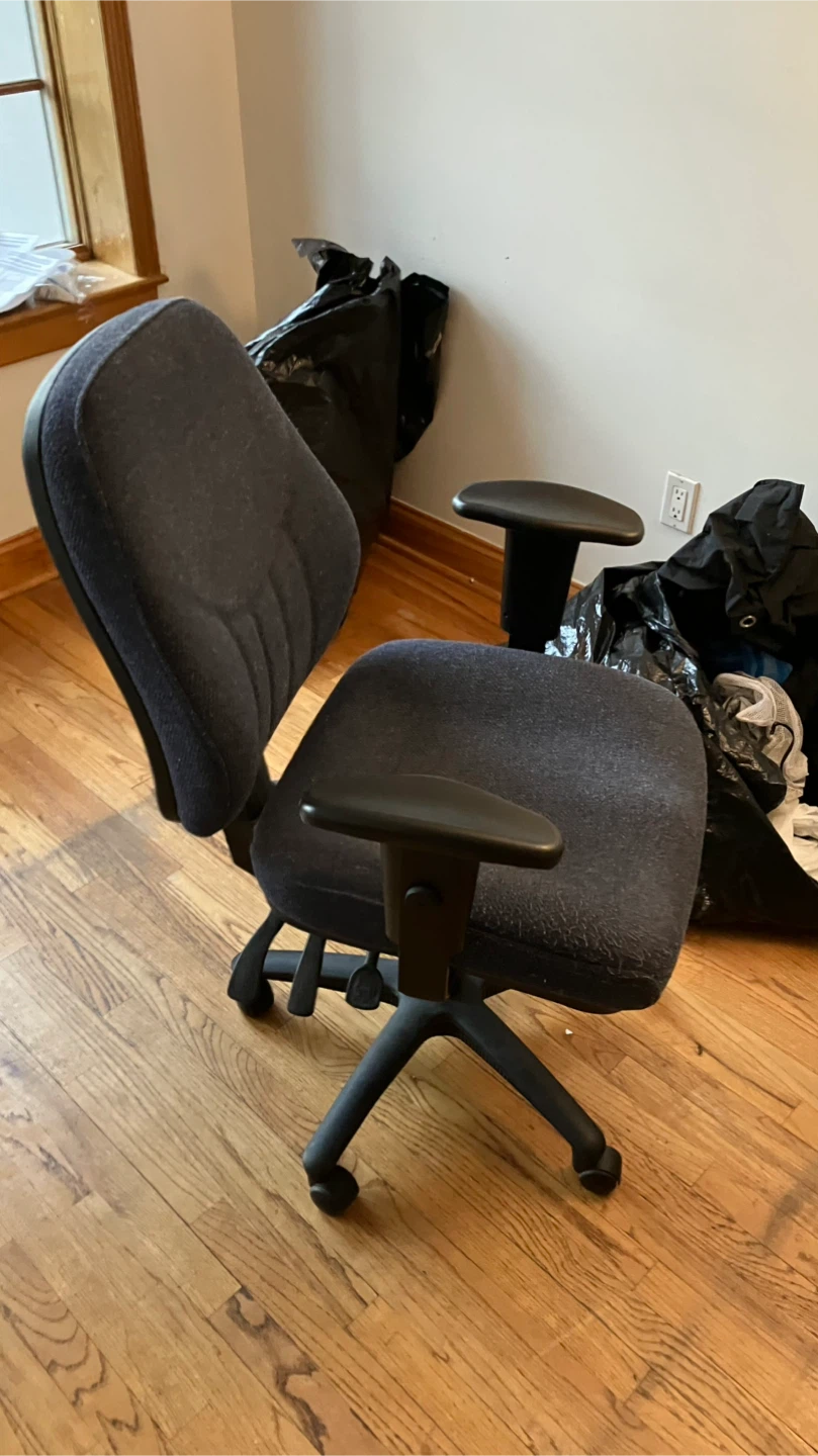 Adjustable Standing Desk & Office Chair - photo 2