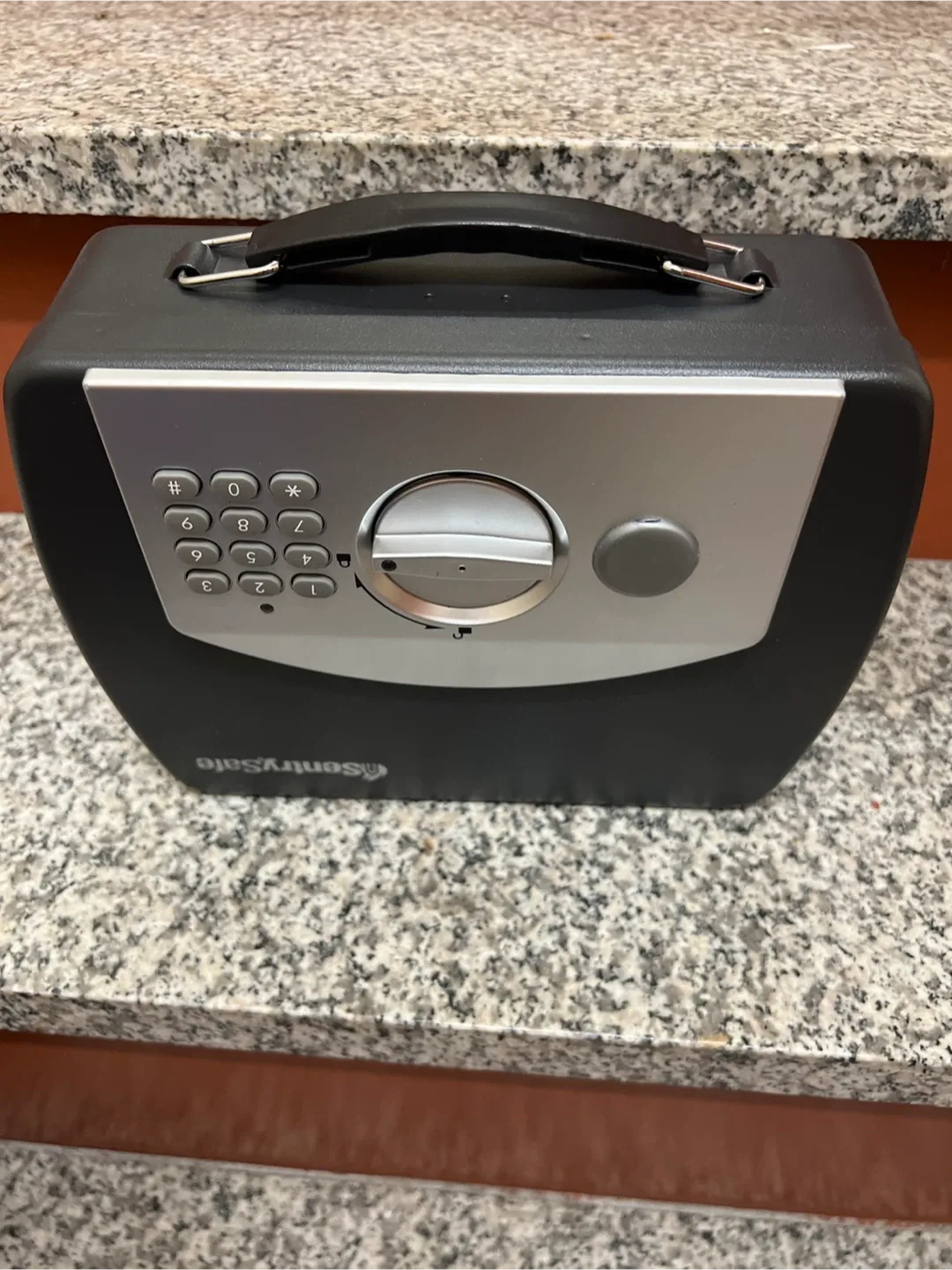 SentrySafe Portable Safe - Black image indicator(2)