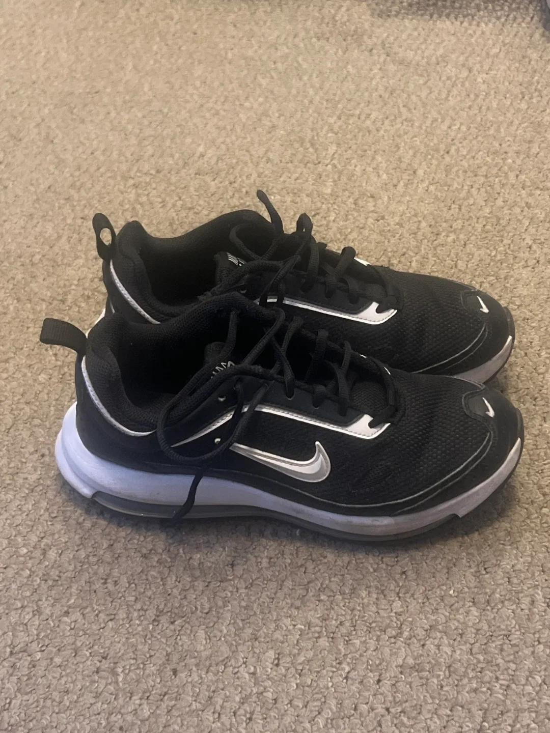 Nike Air Max black sneakers image indicator(3)