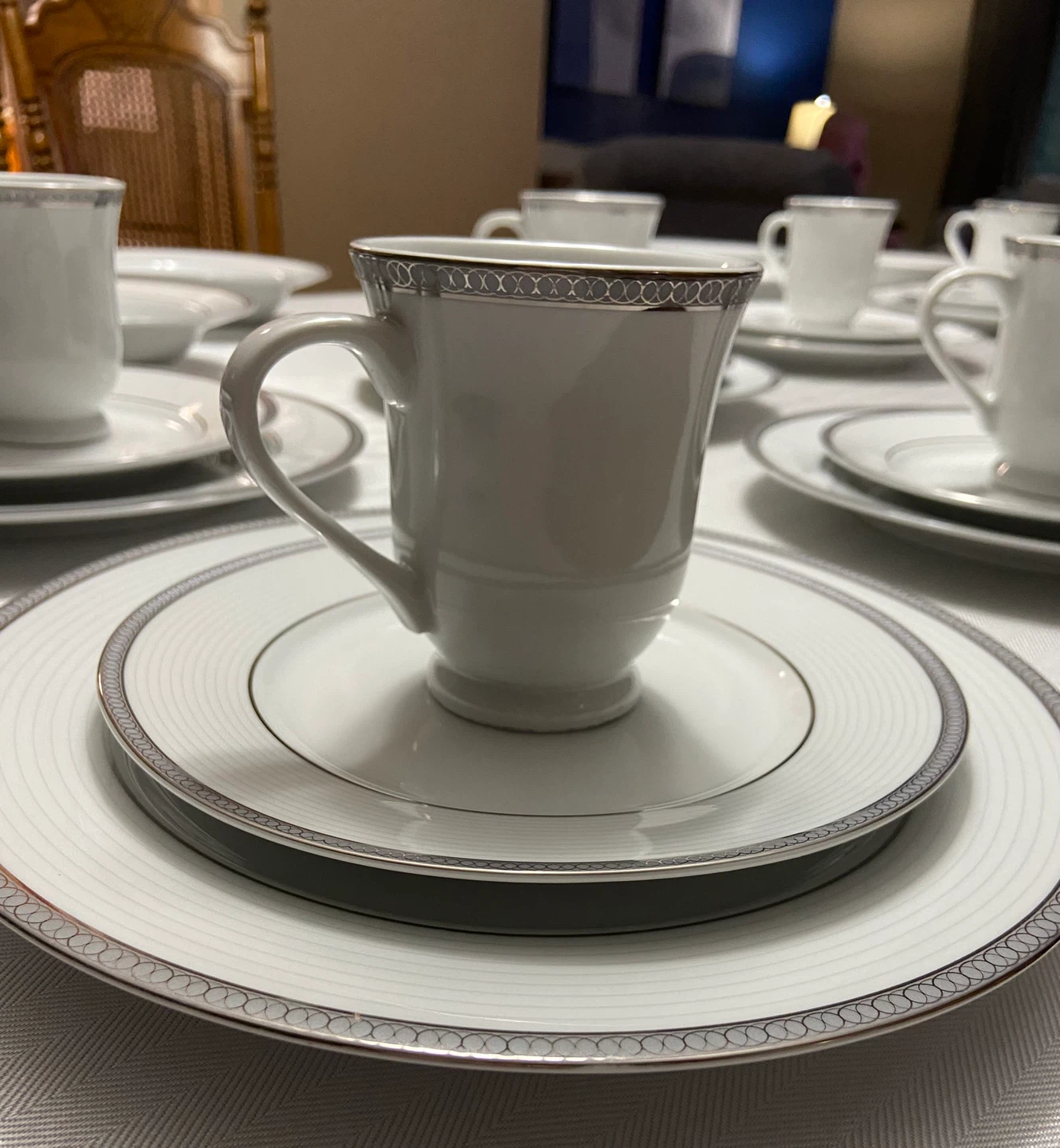 Dinnerware set