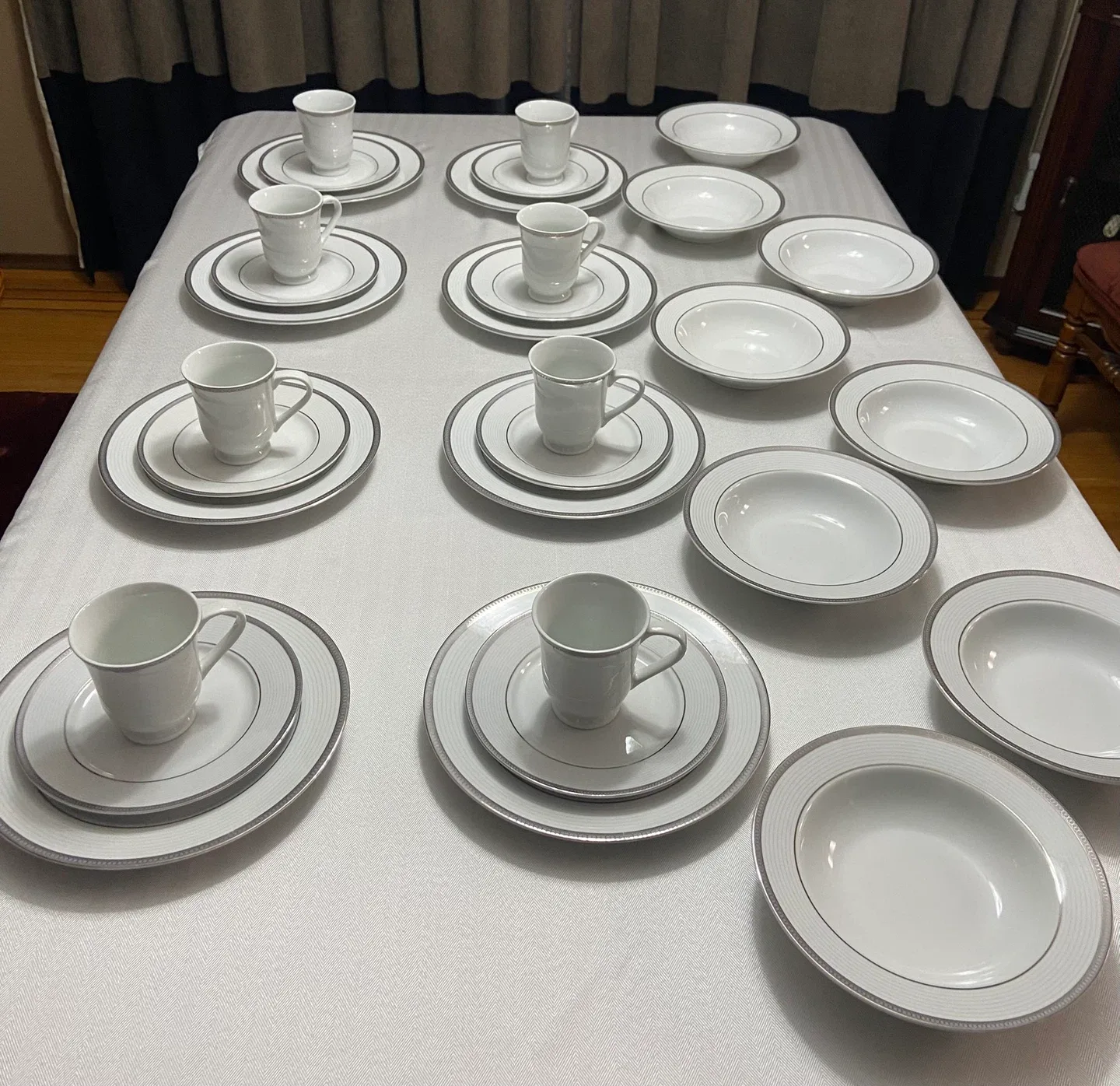 Dinnerware set image indicator(3)