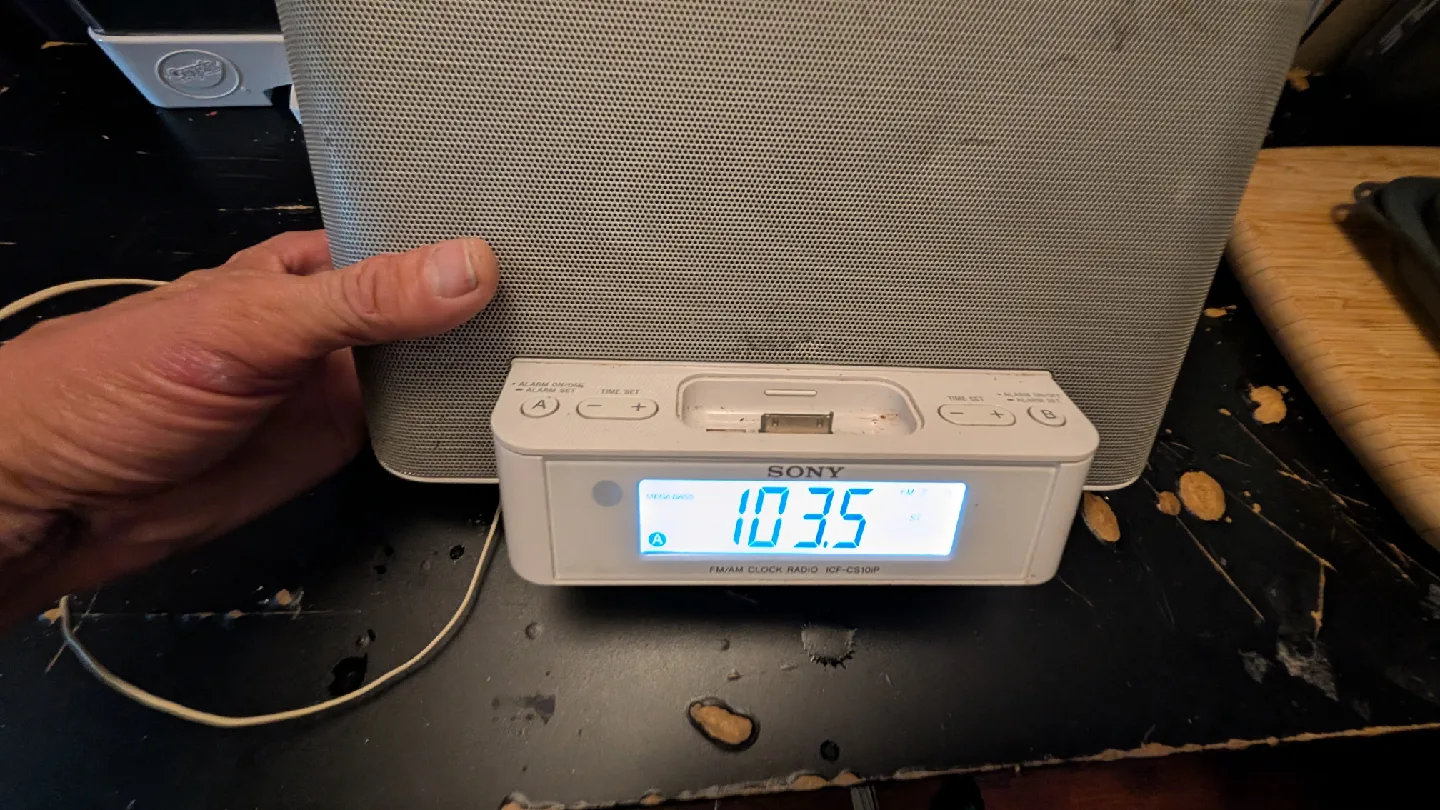 Sony ICF-CS10iP FM/AM Clock Radio image indicator(3)