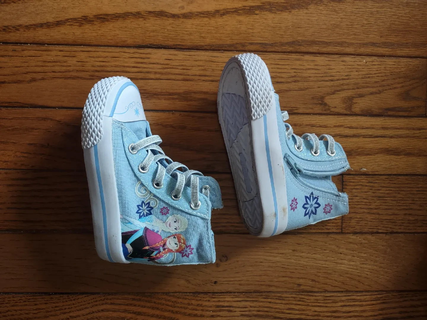 Frozen Elsa & Anna Sneakers - Size 6 image indicator(2)