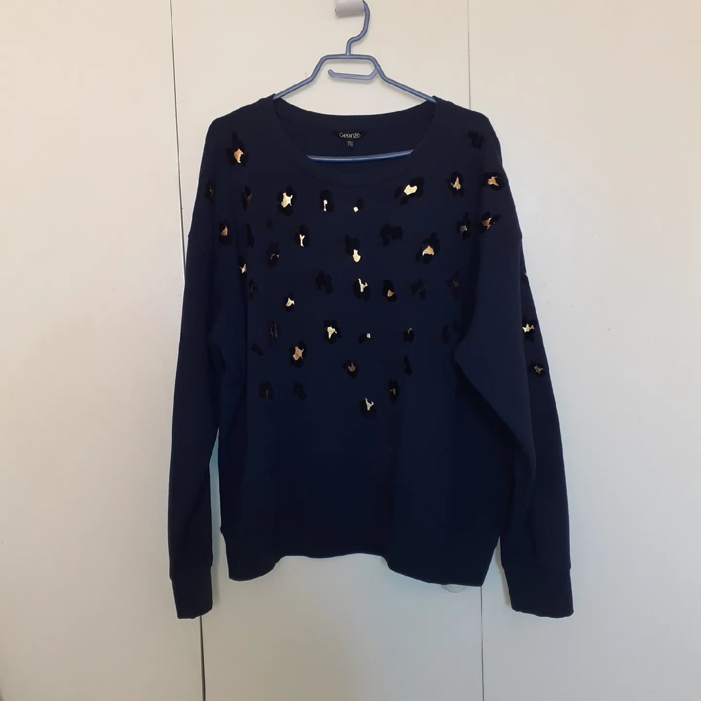 Sweater thumbnail