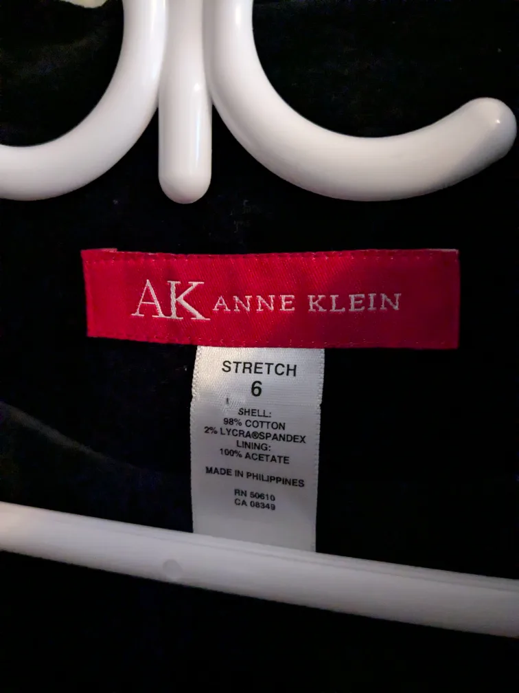 Anne Klein Black Velvet Jacket - Size 6 image indicator(2)