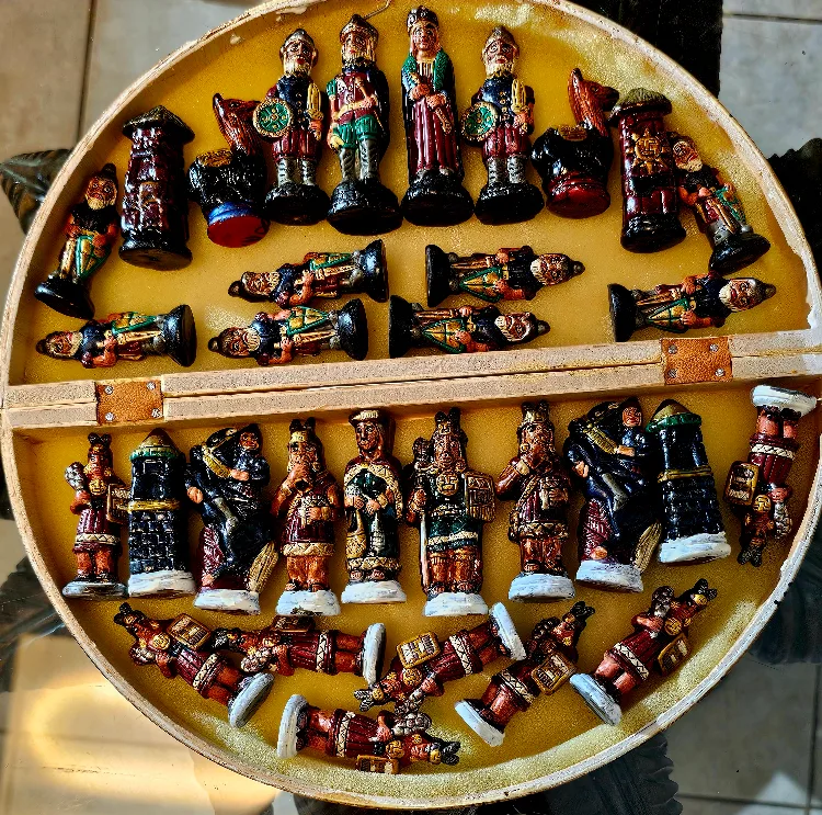 Vintage Hand Carved Chess Set with Board image indicator(2)