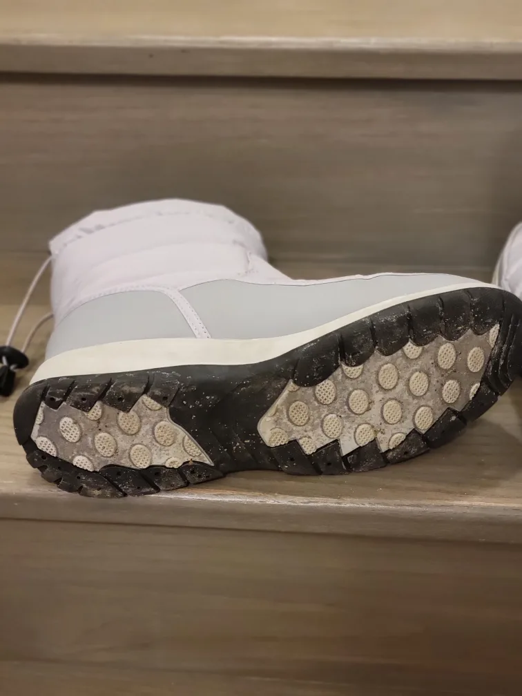 Grey Winter Boots / Eddie Bauer image indicator(4)