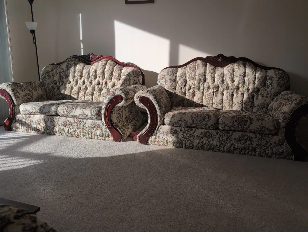 Floral Patterned Sofa and Loveseat Set image indicator(3)