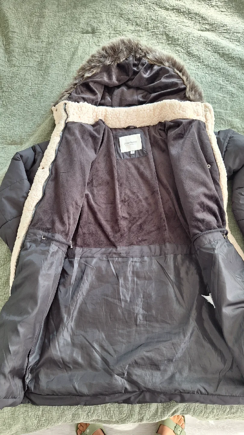 How Dare U Outerwear Black Puffer Coat - Size M image indicator(2)