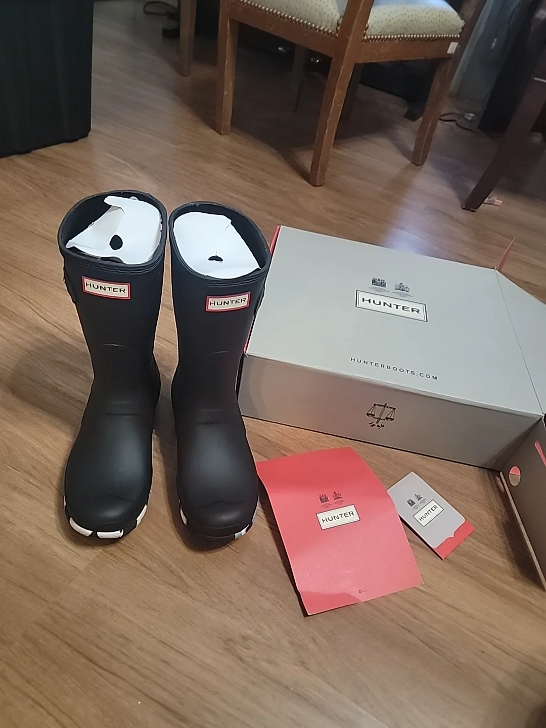 Hunter Women's Rain Boots - Size 8 - Black - New in Box image indicator(2)
