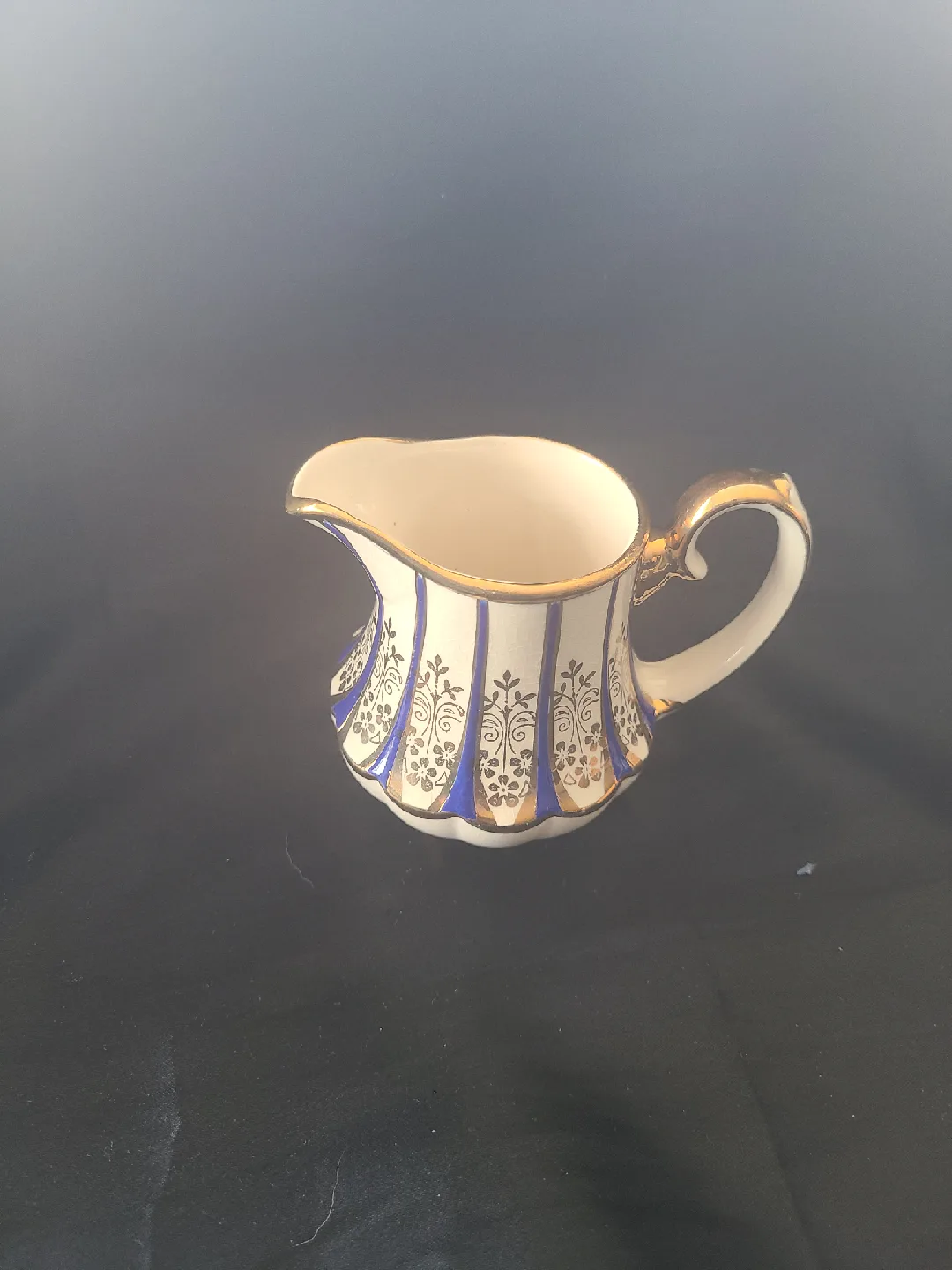 Vintage Sadler Teapot and Creamer Set image indicator(2)
