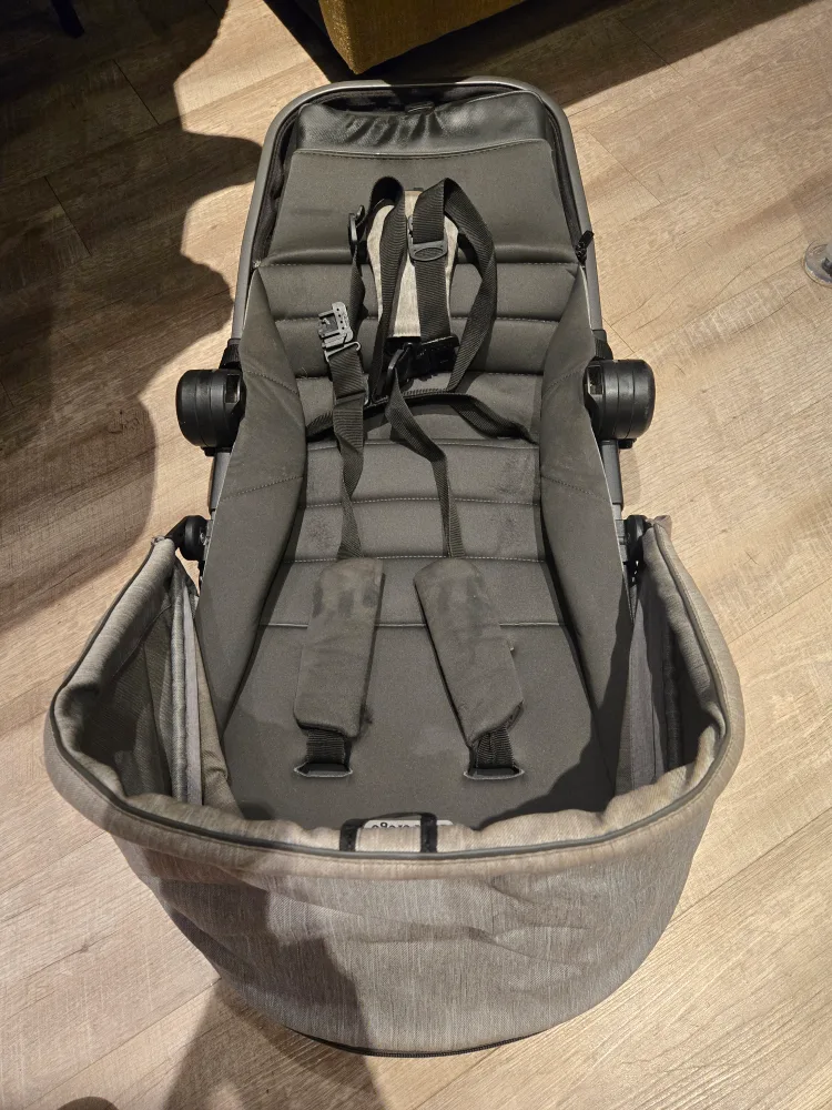 Peg Perego Ypsi Seat - Grey + Diapers image indicator(3)