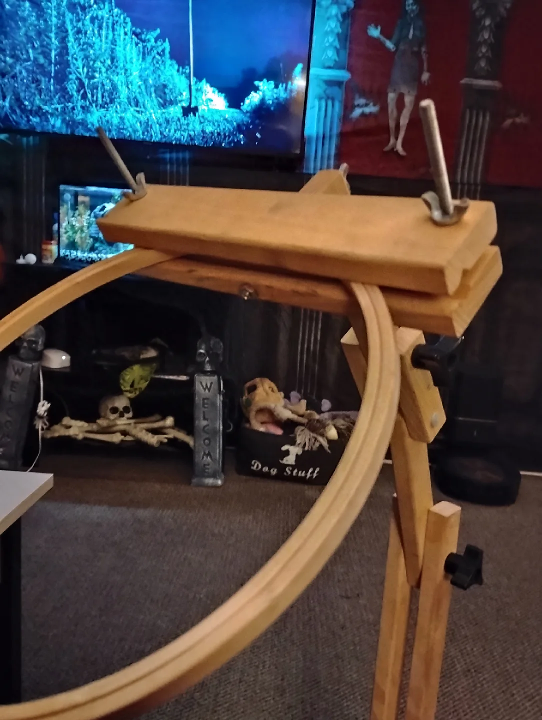 Adjustable Wooden Embroidery Stand image indicator(3)