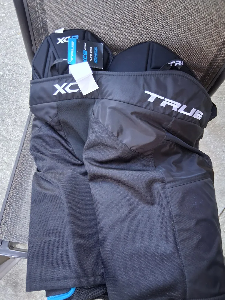 True XC9 Junior Hockey Girdle - Size Large image indicator(2)