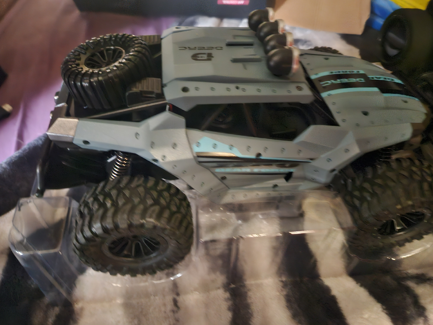 DEERC DE36W Off-Road Vehicle, 1:16 Scale - photo 2