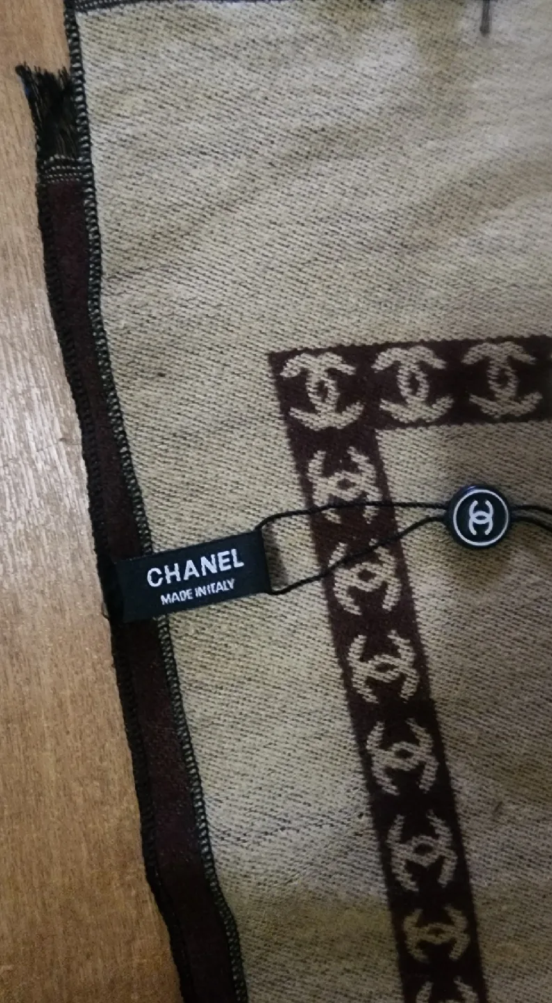 Chanel Scarf - Made in Italy image indicator(2)